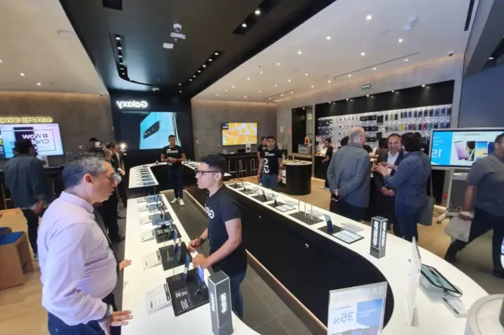 Samsung suspende traslado de producción a México, medida sería por aranceles de Trump