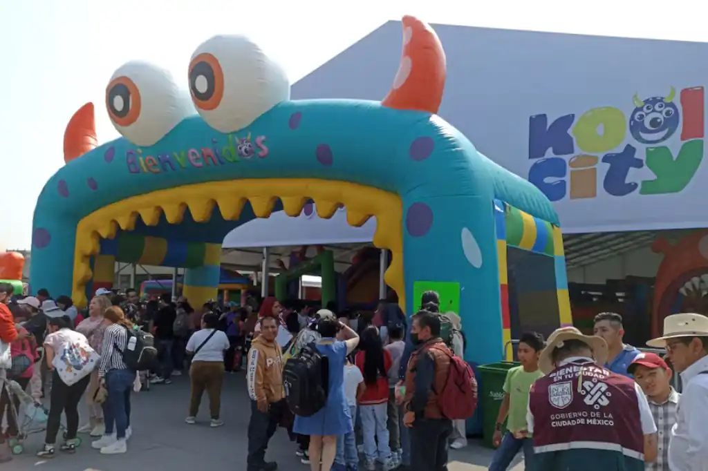 Clara Brugada inaugura el «Zocalito de las Infancias».