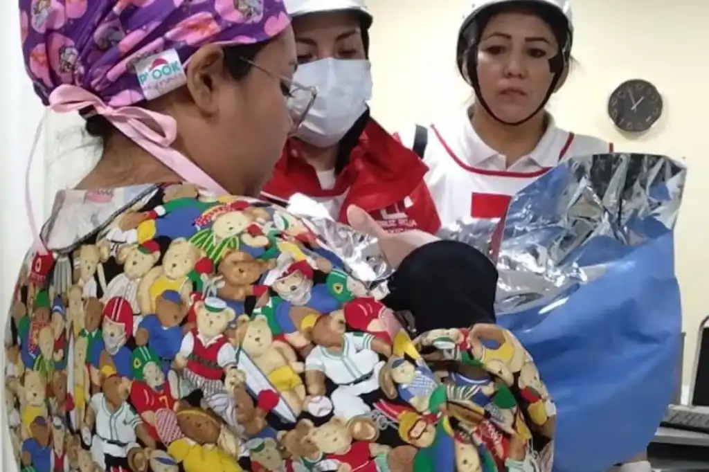 Abandonan a recién nacida en baño de empresa cárnica en Nuevo León