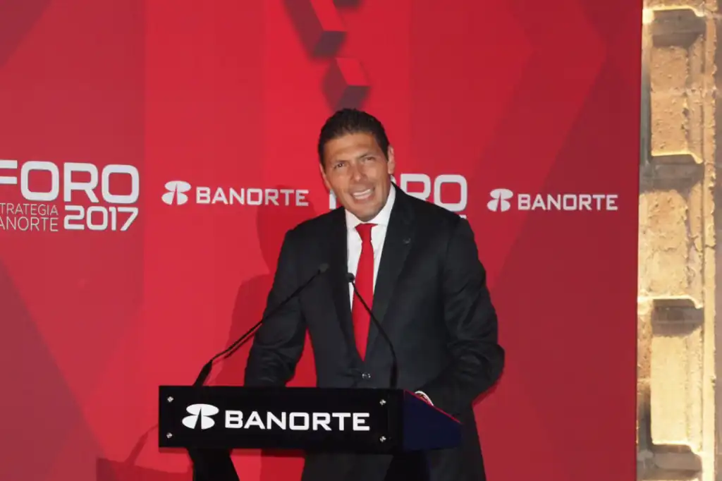 ¿Quién es Carlos Hank González?