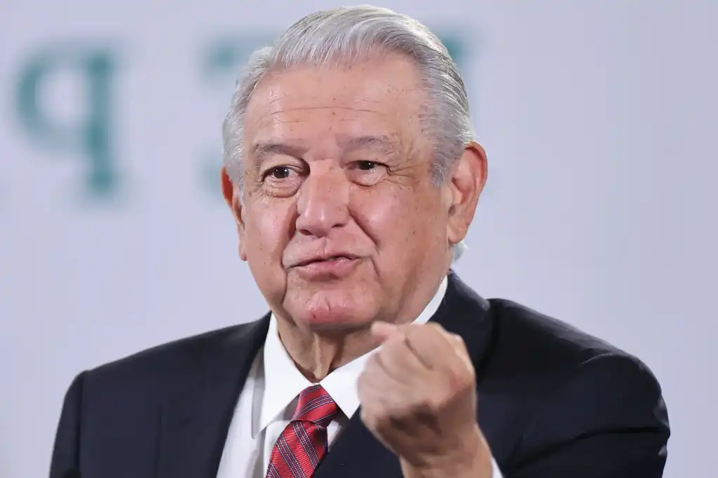 Gobierno de AMLO financió libros de texto para Cuba