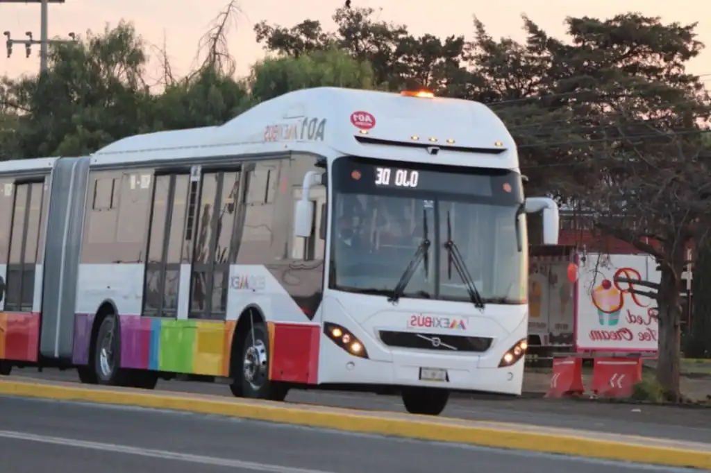 Multas de casi 7 mil pesos por invadir carril del Mexibús