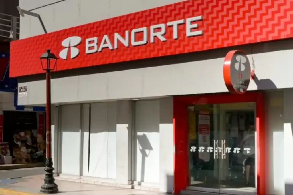 Banorte refuerza controles y depura cuentas ante alerta por lavado de dinero