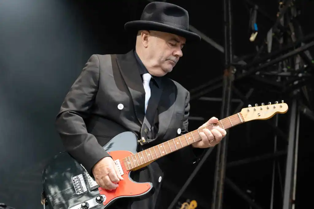 Chris Foreman, guitarrista de Madness, revela diagnóstico incurable de cáncer