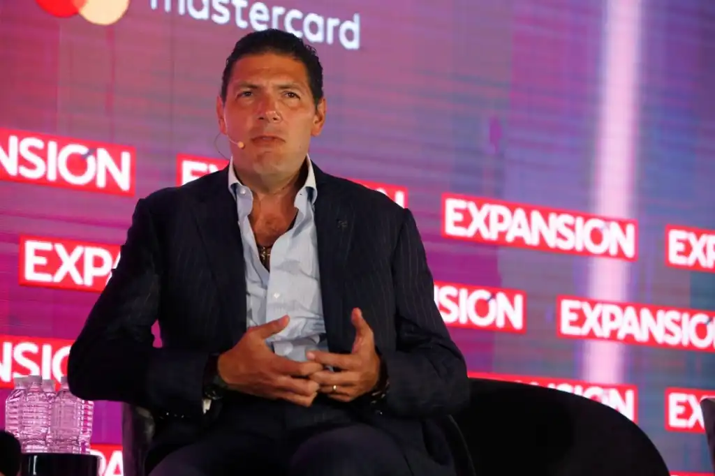 Carlos Hank González, el empresario que impulsó el cambio histórico en el Estadio Azteca