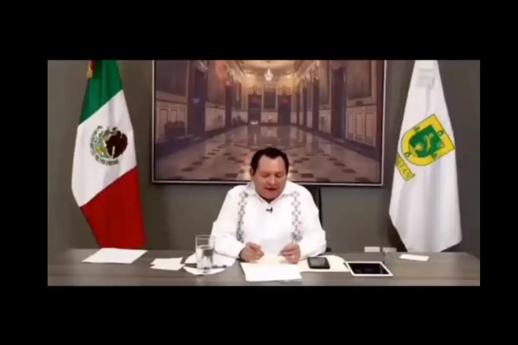 VIDEO: Alburean al gobernador de Yucatán durante transmisión en vivo