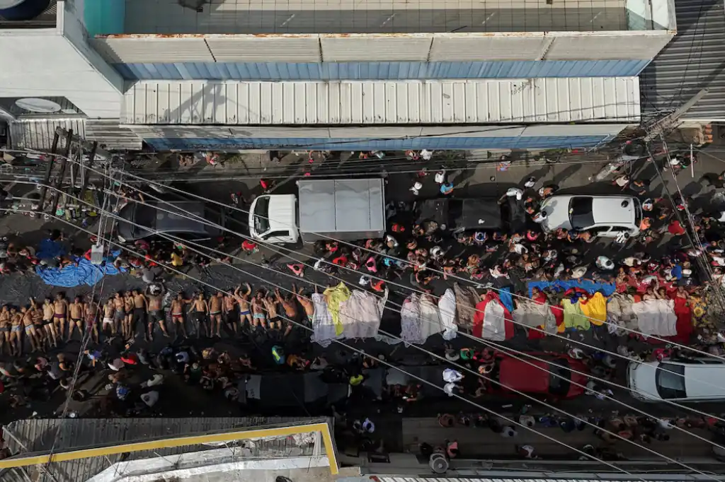 Río de Janeiro vive su jornada más sangrienta: 132 muertos tras operación policial en las favelas