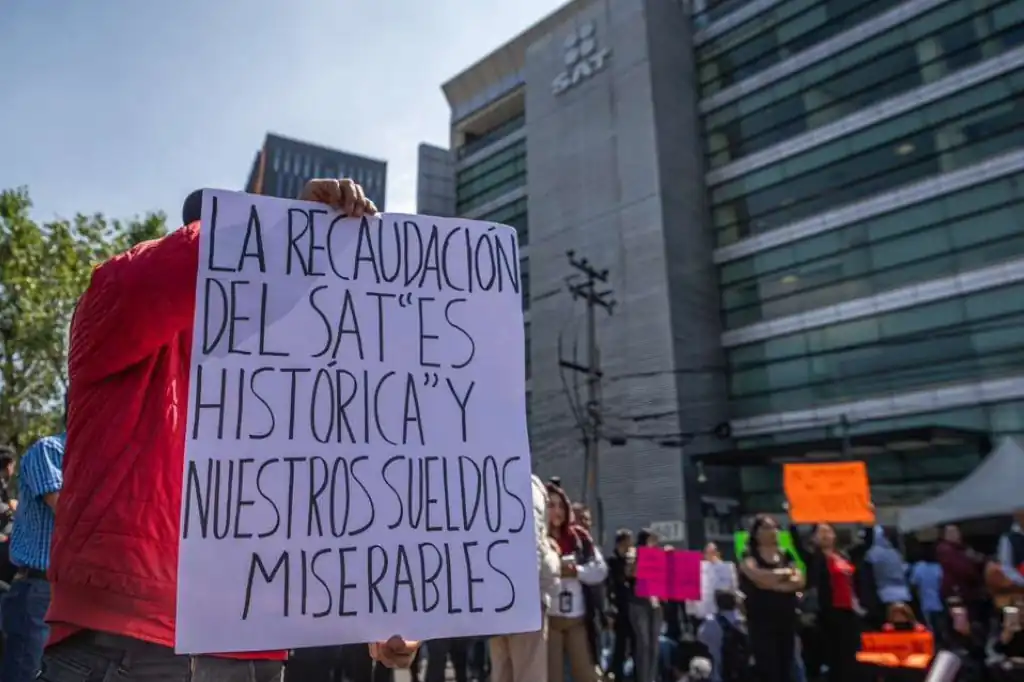 Sheinbaum descarta impacto grave por paro de trabajadores del SAT