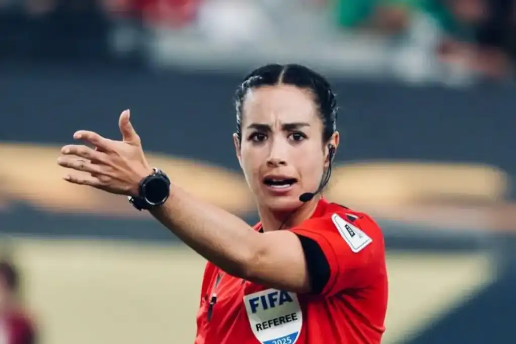 Árbitra mexicana Katia Itzel García sufre ataques tras polémico penal en el Japón vs Francia”
