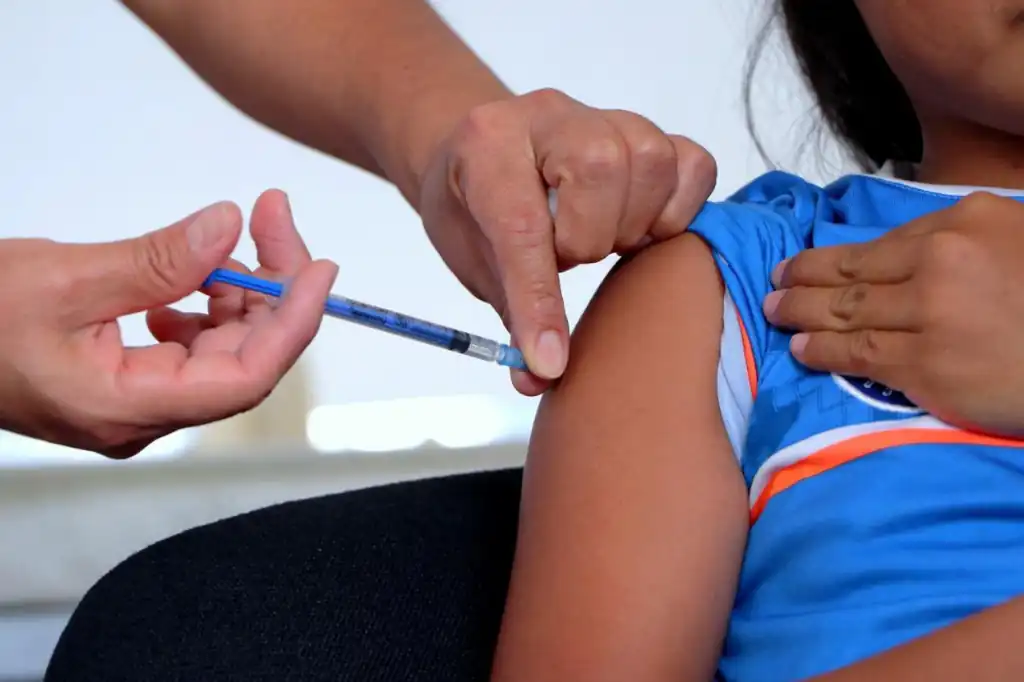 Jornada de vacunación en Ciudad Universitaria: UNAM abre mega centro para reforzar la prevención invernal