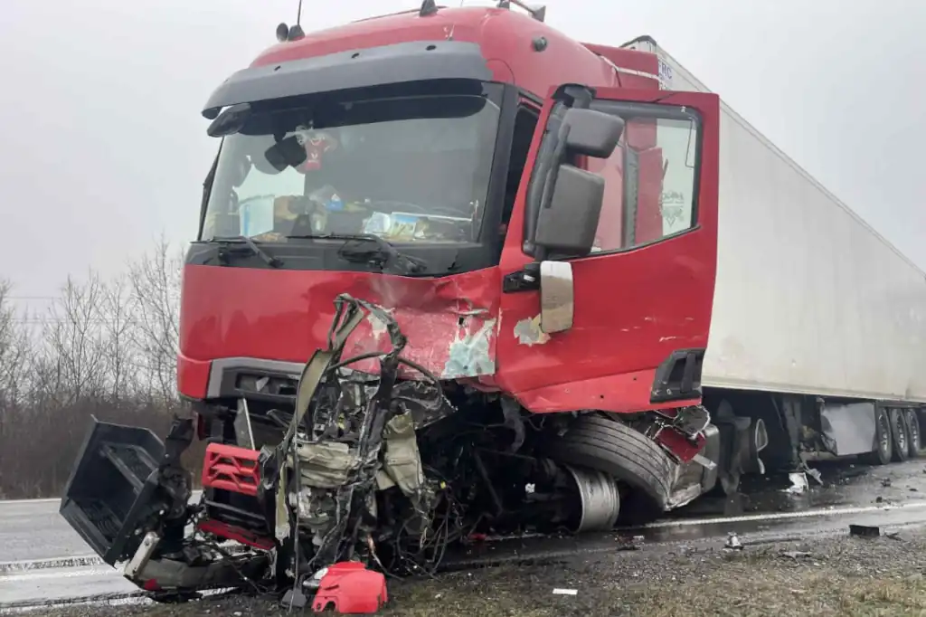 Accidente de aficionados del PAOK en Rumania: la furgoneta no contaba con asistente de carril