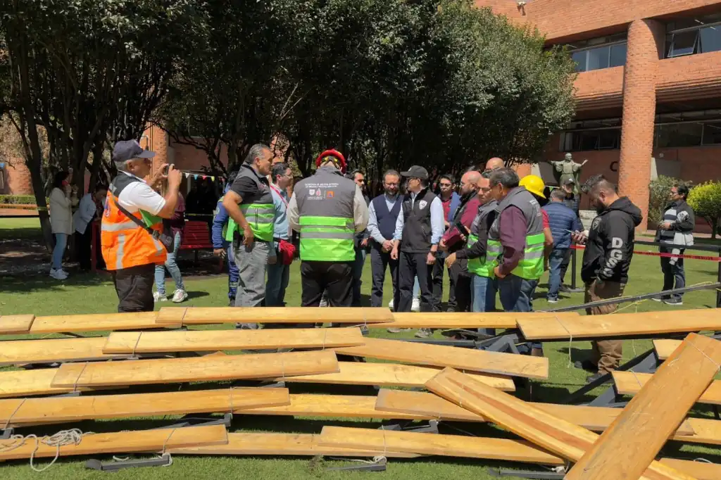 Colapsa templete durante foto generacional en la Universidad Iberoamericana