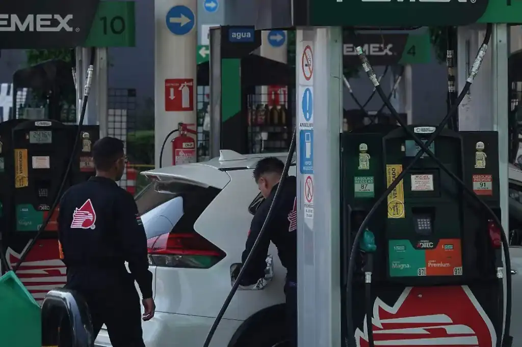 Sheinbaum y gasolineros fijan tope de 28 pesos al diésel