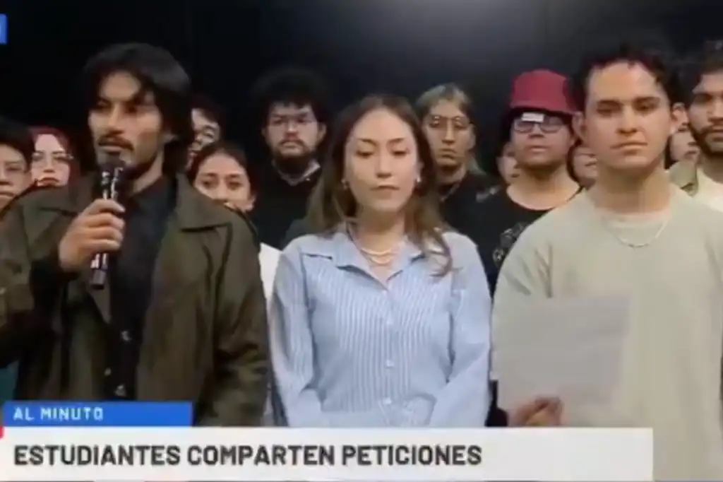 Estudiantes del IPN protestan en Canal 11 y lanzan advertencia rumbo al Mundial