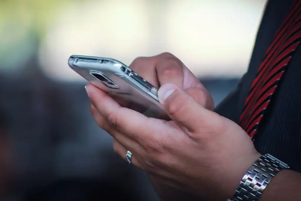 Sheinbaum defiende registro obligatorio de celulares y asegura protección de datos
