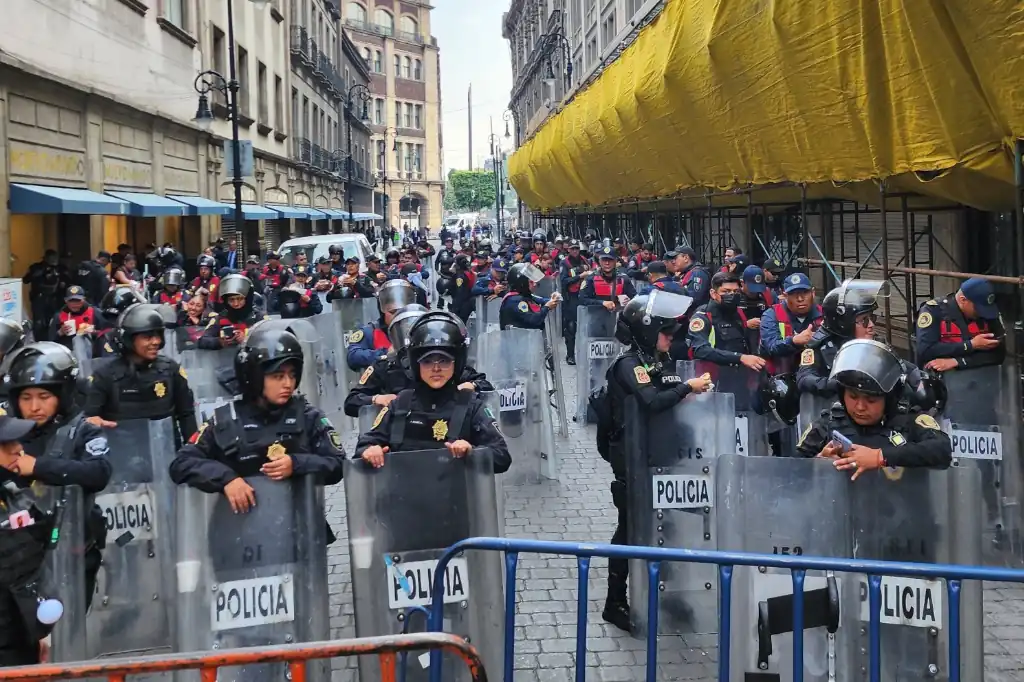 CNTE marcha en CDMX y registra enfrentamientos rumbo al Zócalo previo a paro nacional