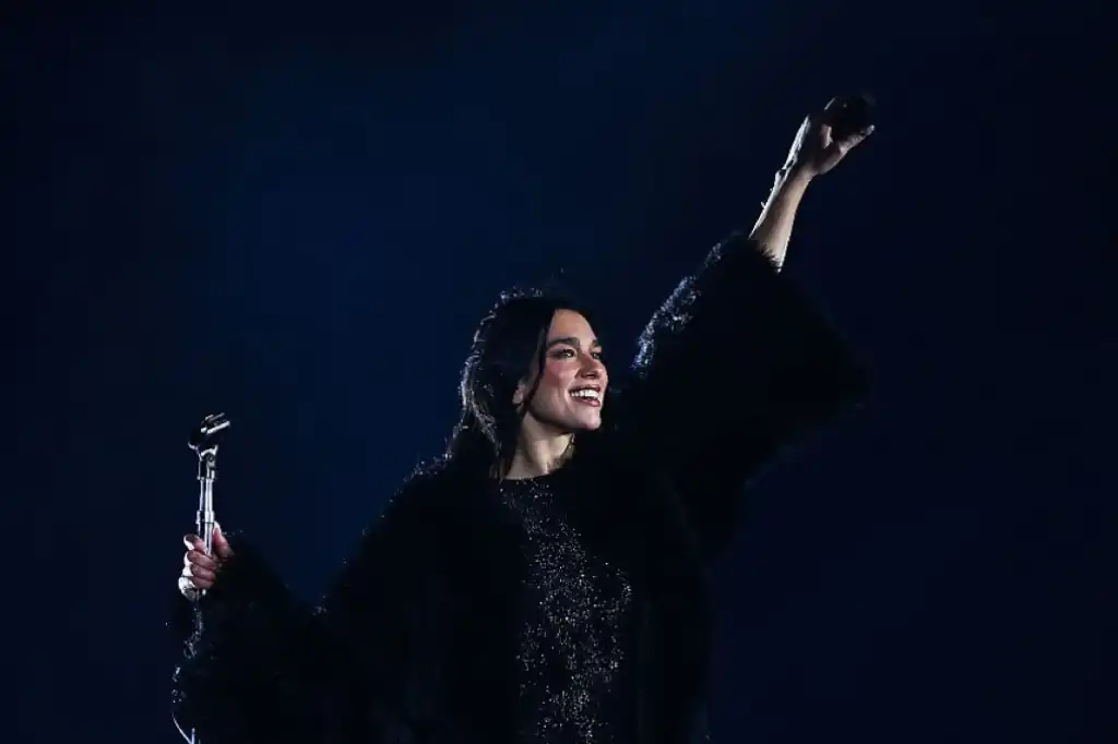 Dua Lipa anuncia álbum en vivo y película de concierto grabados en Ciudad de México