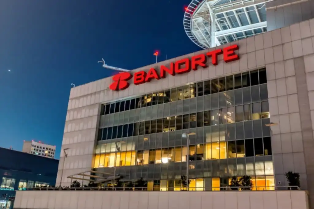 Banorte reporta aumento de 1% en ganancias trimestrales y supera expectativas del mercado